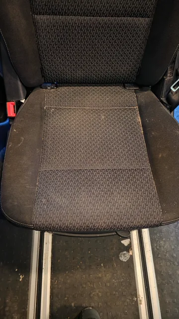 VW T6 – Stoffsitz mit sichtbaren Verschmutzungen