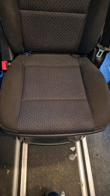 VW T6 – zweite Aufnahme des Stoffsitzes